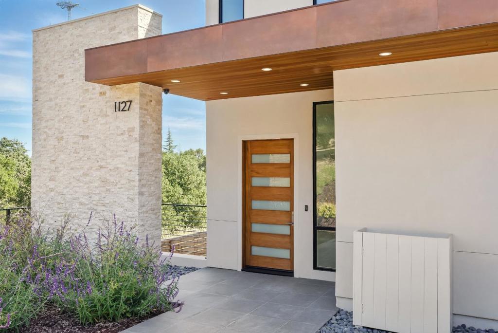 1127 Hillslope Place