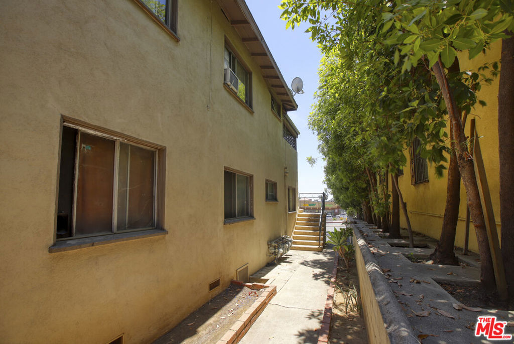 1504 W Beverly Boulevard