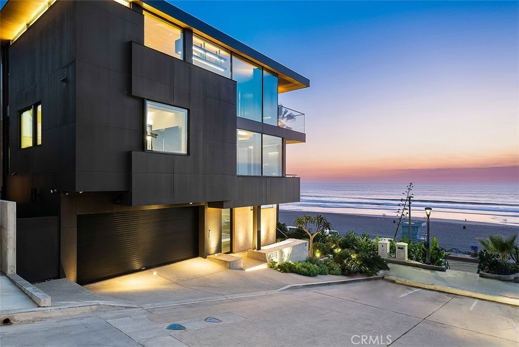 4320 The Strand