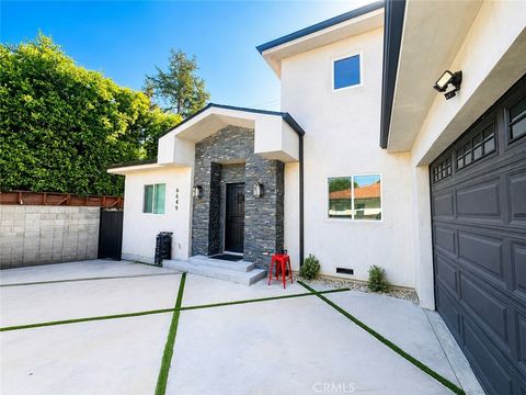Photo of 6651 Noble AVE, Van Nuys, CA 91405 (MLS # SR26140736)