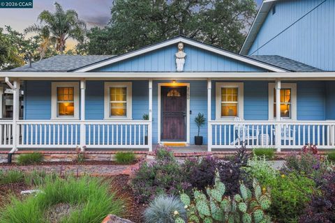 Photo of 3750 Alhambra Way Way, Martinez, CA 94553 (MLS # 41131544)