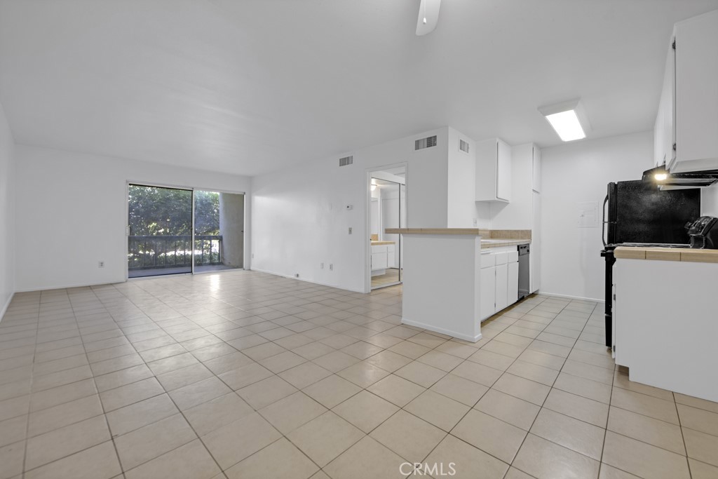 The most affordable ownership opportunity in Valencia can be yours! FRESHLY PAINTED one bedroom condominium on the GROUND FLOOR in an EXCELLENT LOCATION within the complex. OPEN FLOORPLAN provides lots of NATURAL LIGHT. Community pools, spa, tennis courts, fitness center & clubhouse offer many relaxation & recreational options. Close to shopping, restaurants, schools, hospital & freeway. PRICED TO SELL FAST. Come grab it before it's gone.