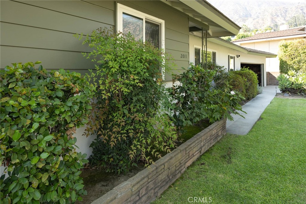 2011 Elkins Place