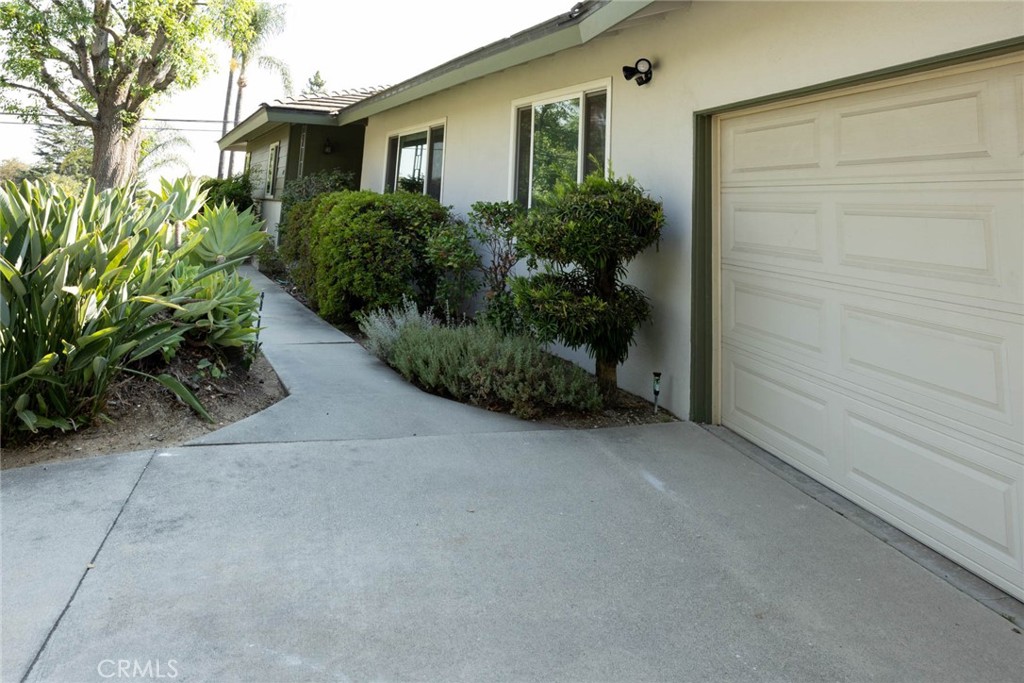 2011 Elkins Place