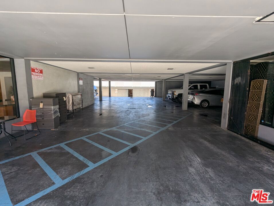 611 W Civic Center Drive