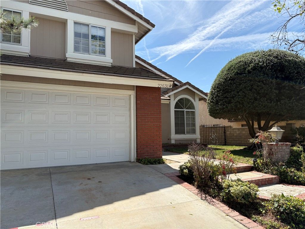 Photo of 22636 Cardiff Dr, Saugus, CA 91350 (MLS # SR26066499)