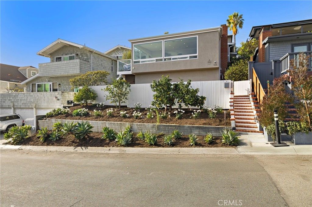 Photo of 166 Fairview, Laguna Beach, CA 92651 (MLS # LG26149749)