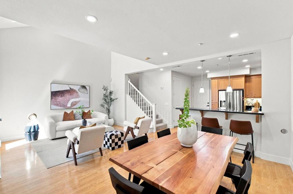 3728 Feather Lane