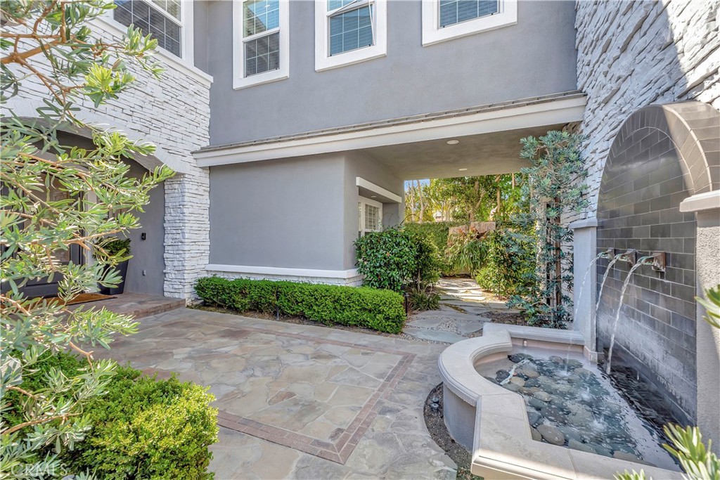 19635 Larchmont Circle