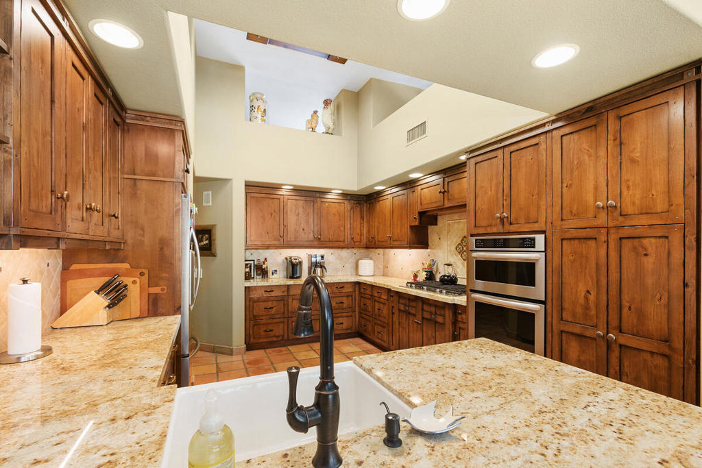 Los Estados - Residential Lease