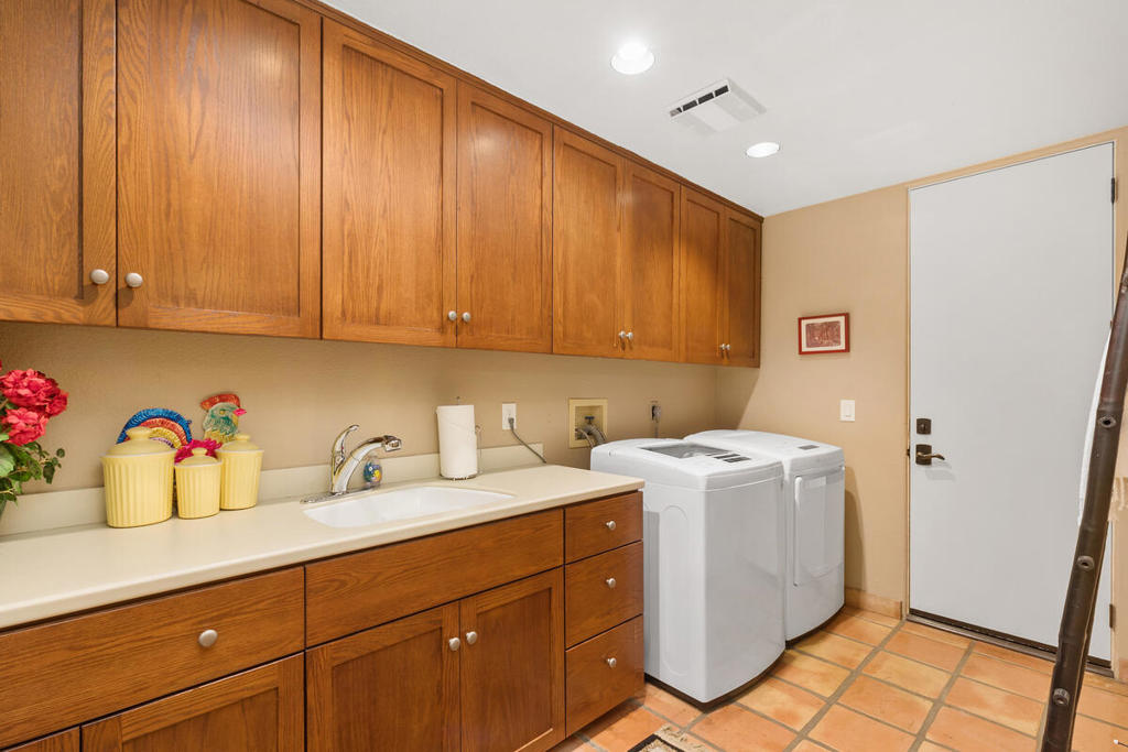 Los Estados - Residential Lease