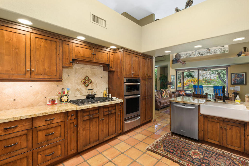 Los Estados - Residential Lease