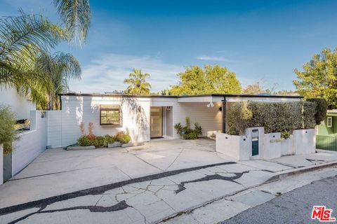 Photo of 3352 Oak Glen Drive, Los Angeles, CA 90068 (MLS # 26752531)