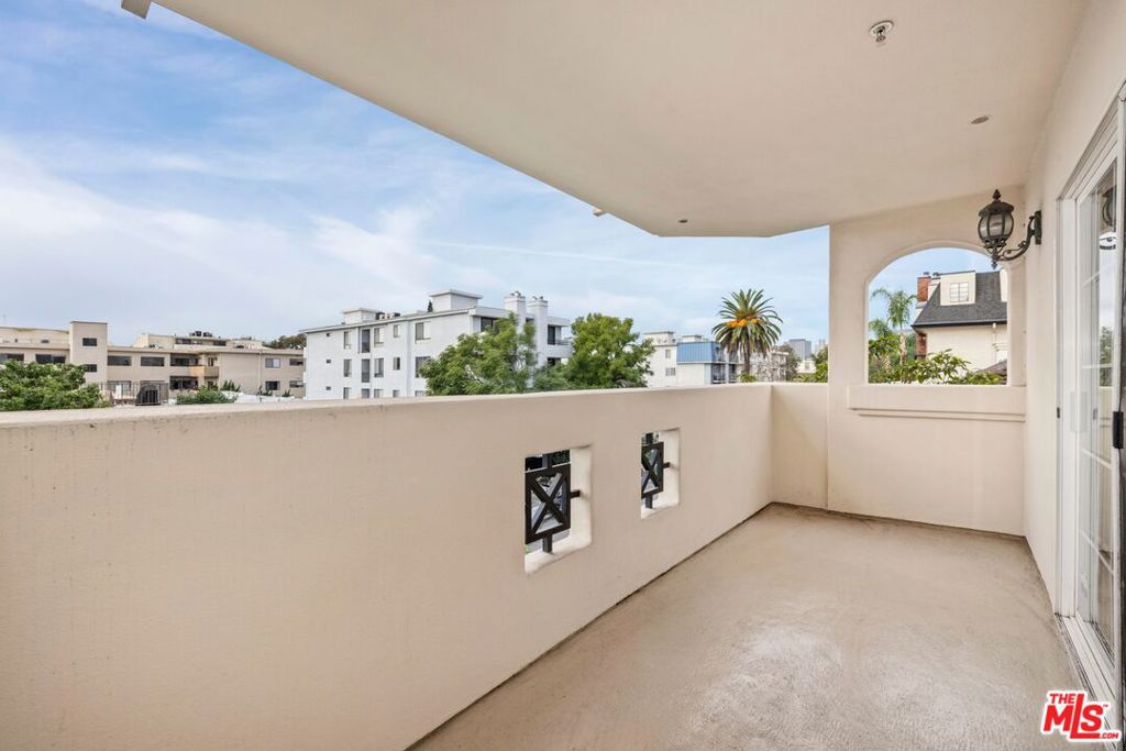 1948 Malcolm Avenue 305, Los Angeles CA 90025