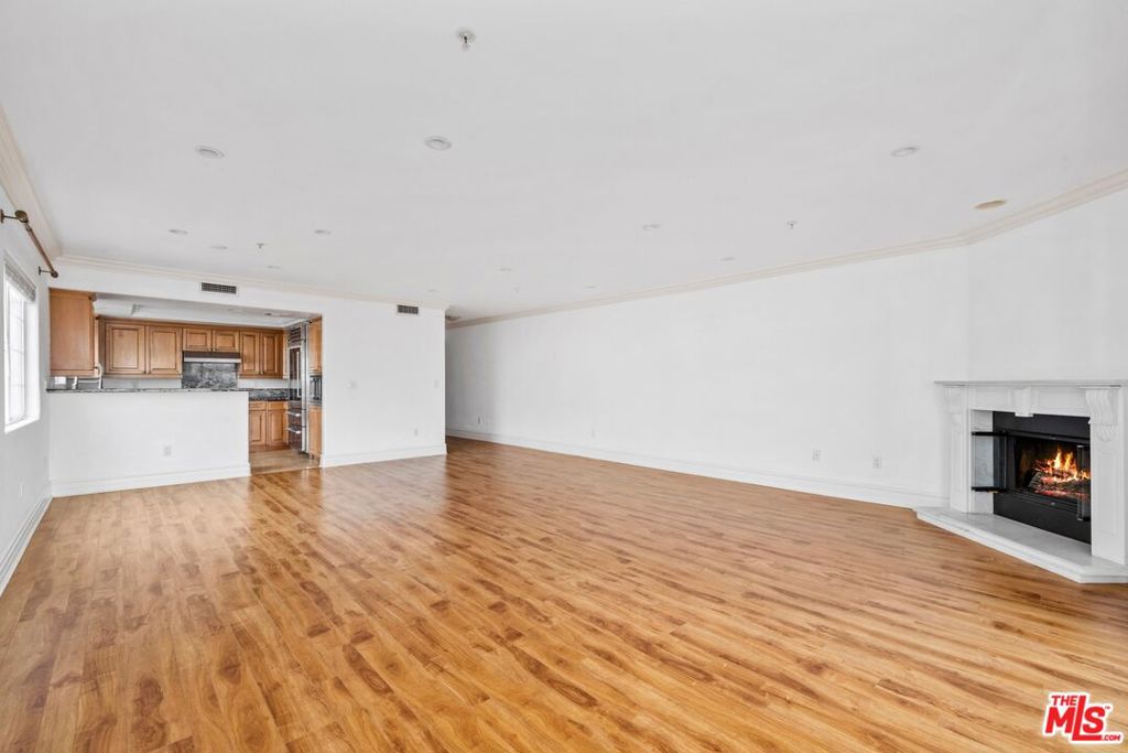 1948 Malcolm Avenue 305