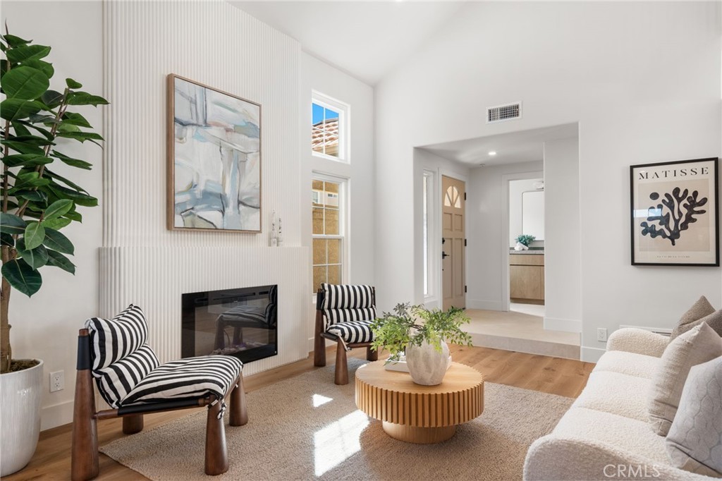 2116 Colina Vista Way