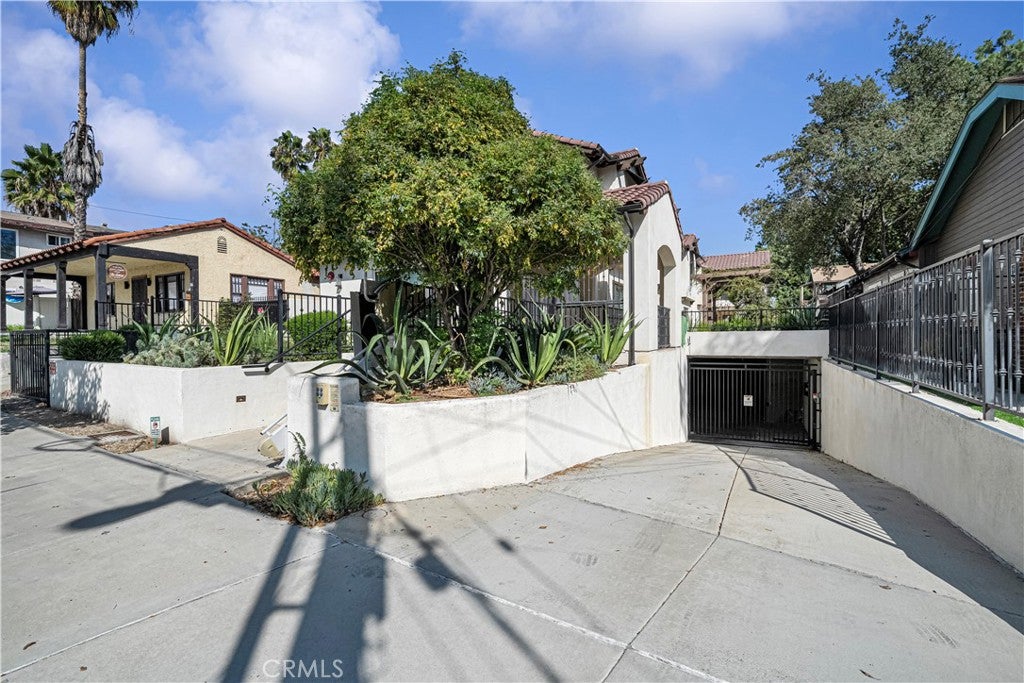 262 N Wilson Avenue 104
