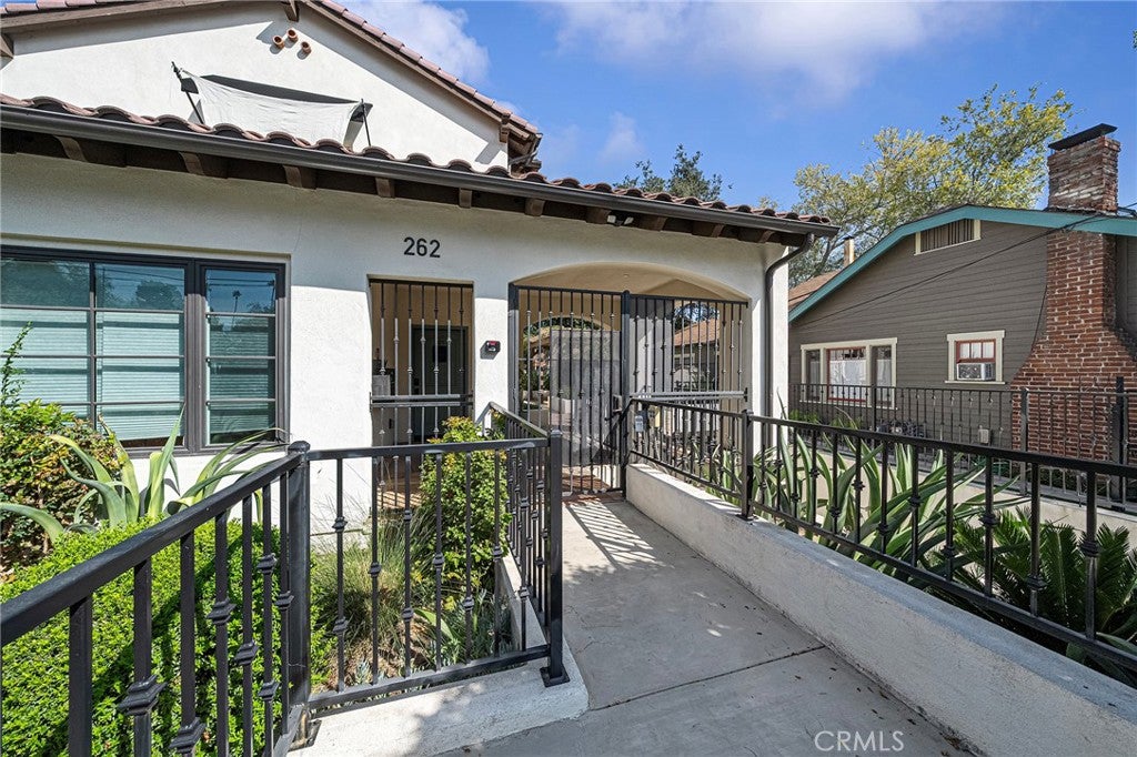 262 N Wilson Avenue 104