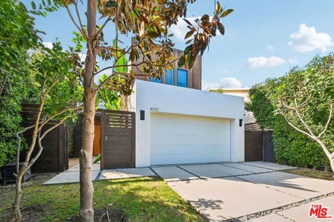 Photo of 1037 Palms Boulevard, Los Angeles, CA 90291 (MLS # 26876689)