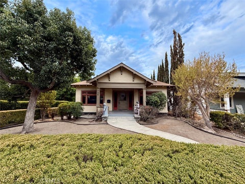 Photo of 146 E Walnut Avenue, Monrovia, CA 91016 (MLS # WS26226352)