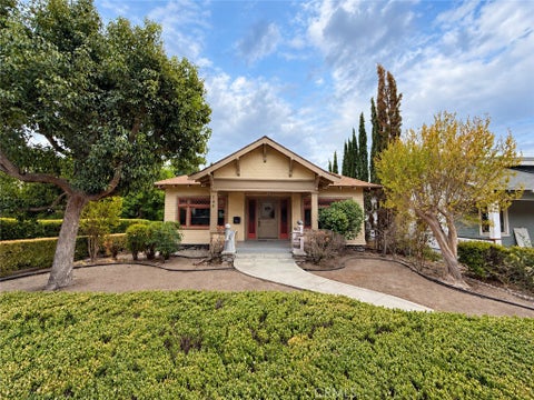 Photo of 146 E Walnut Avenue, Monrovia, CA 91016 (MLS # WS26226352)