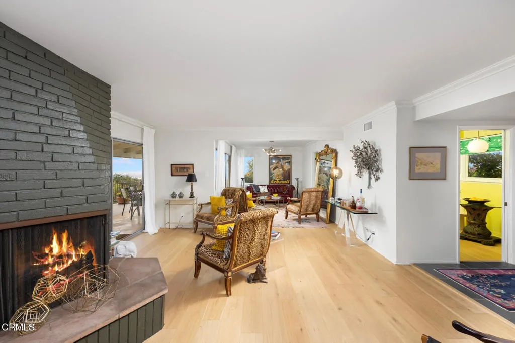 Sierra Madre, California 91024, United States, 3 Bedrooms Bedrooms, ,3 BathroomsBathrooms,Residential,Active,98305