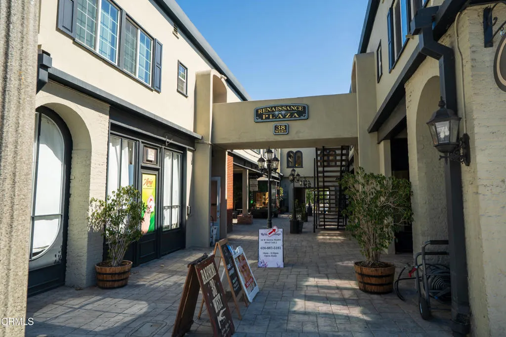 Sierra Madre, California 91024, United States, 3 Bedrooms Bedrooms, ,3 BathroomsBathrooms,Residential,Active,98305