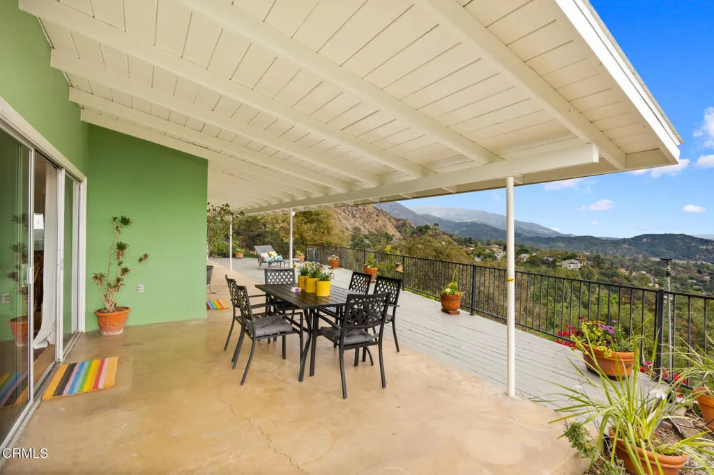 Sierra Madre, California 91024, United States, 3 Bedrooms Bedrooms, ,3 BathroomsBathrooms,Residential,Active,98305