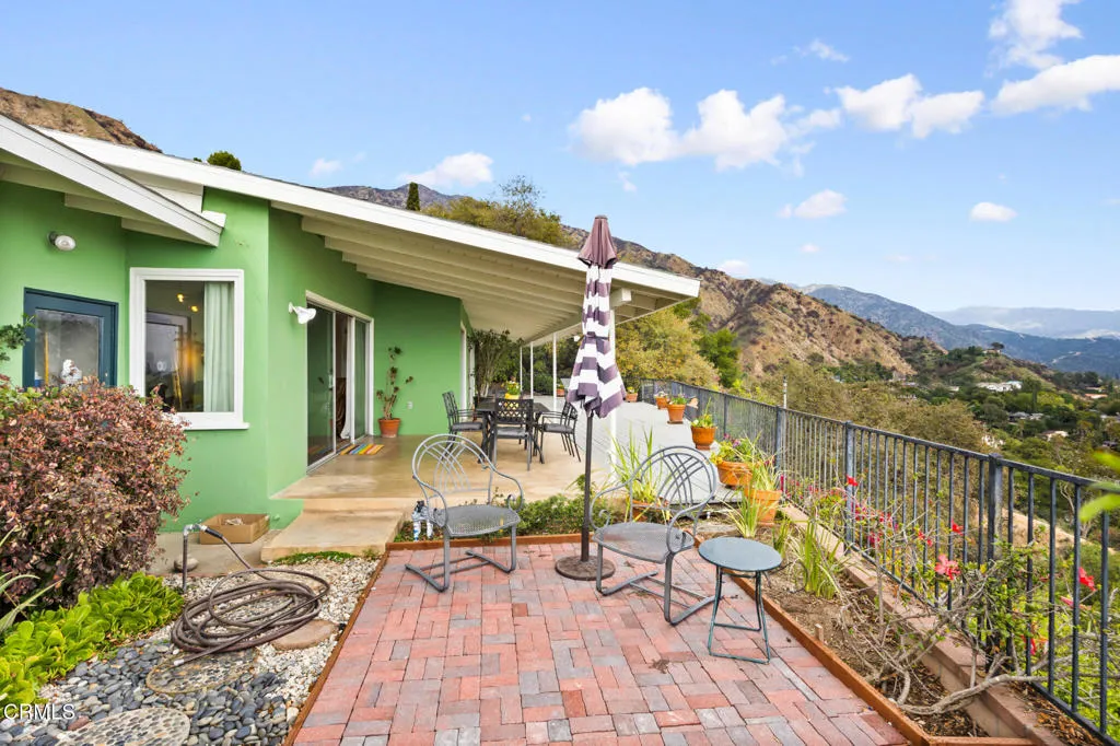 Sierra Madre, California 91024, United States, 3 Bedrooms Bedrooms, ,3 BathroomsBathrooms,Residential,Active,98305