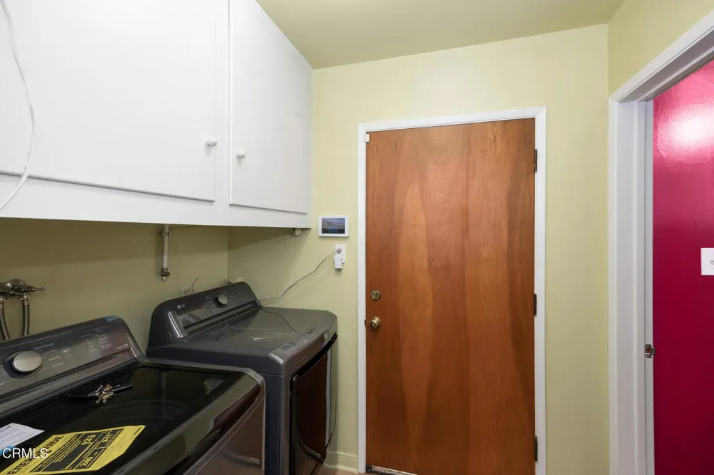 Sierra Madre, California 91024, United States, 3 Bedrooms Bedrooms, ,3 BathroomsBathrooms,Residential,Active,98305