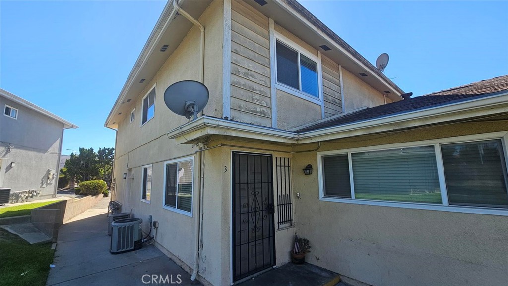 ***$200 Discount OFF 1st Month's Rent IF Lease is Signed before October 20th***
Come home to your spacious 2-Bedroom Upgraded Condo with walk-in closets in a great Rowland Heights with walking greenery and a Community Pool, perfect for those weekend get togethers with family and friends. Close to shopping and the 60/57 freeways. Close to several park and schools. The price is right, the neighbors are friendly but respect privacy. Just 45 minutes from the beach and an hour to the mountains and desert.
***CALL TODAY to SCHEDULE A SHOWING, move in by November 1st***