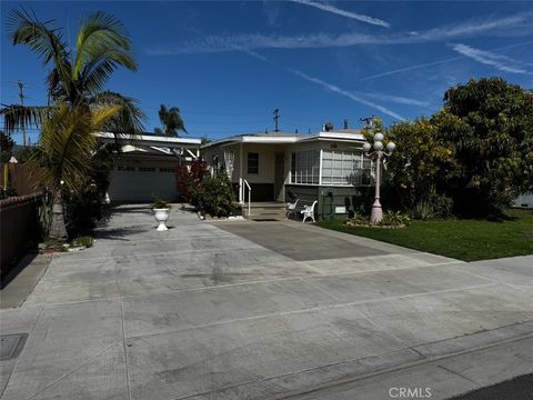 Photo of 1833 E Market St, Long Beach, CA 90805 (MLS # DW26044073)