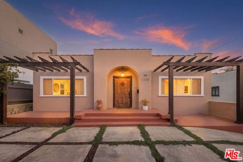 Photo of 1110 Queen Anne Place, Los Angeles, CA 90019 (MLS # 26849199)