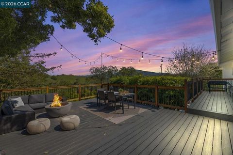 Photo of 100 Hillcroft Way, Walnut Creek, CA 94597 (MLS # 41126724)