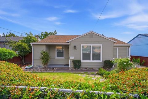 Photo of 4577 Sargent Avenue, Castro Valley, CA 94546 (MLS # ML82043045)