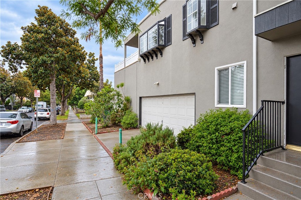825 S 6th Street