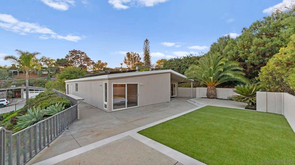 Photo of 4909 Pacifica Dr, San Diego, CA 92109 (MLS # 260010394SD)