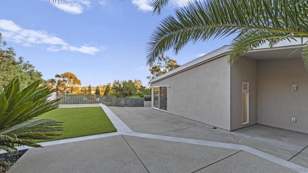 4909 Pacifica