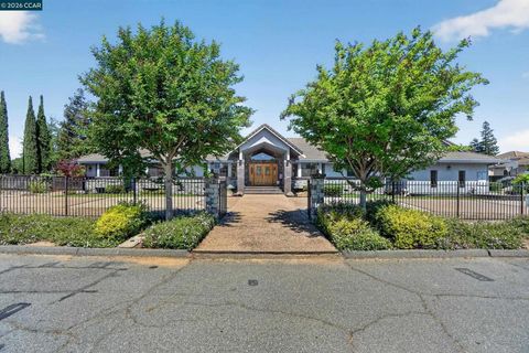 Photo of 139 Loren Ln Ln, Oakley, CA 94561 (MLS # 41129816)