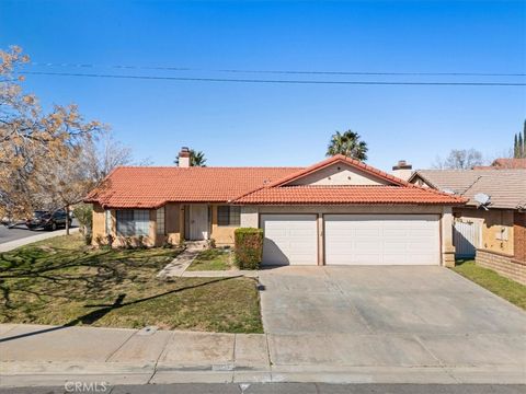 Photo of 2037 W Avenue P8, Palmdale, CA 93551 (MLS # SR26051743)