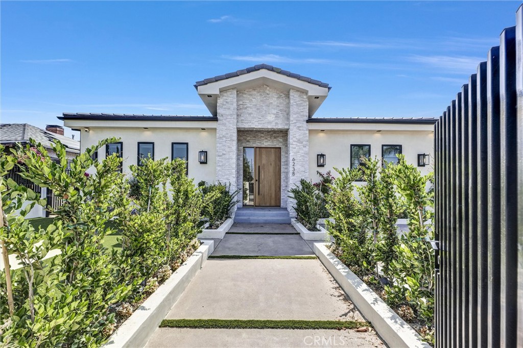 Properties 4 6238 Babcock Avenue