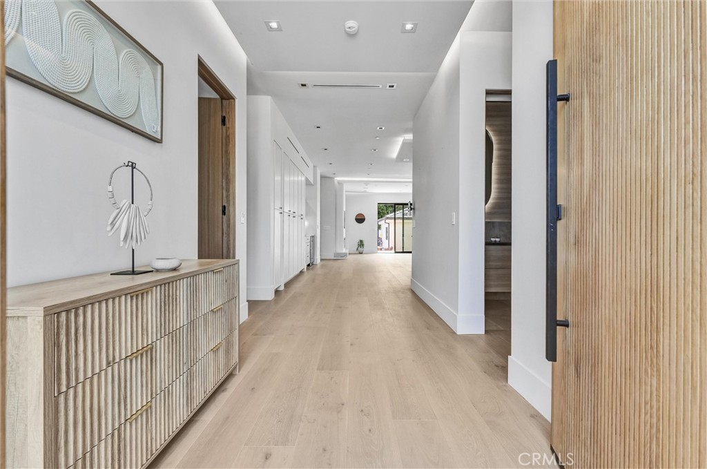 Properties 2 6238 Babcock Avenue