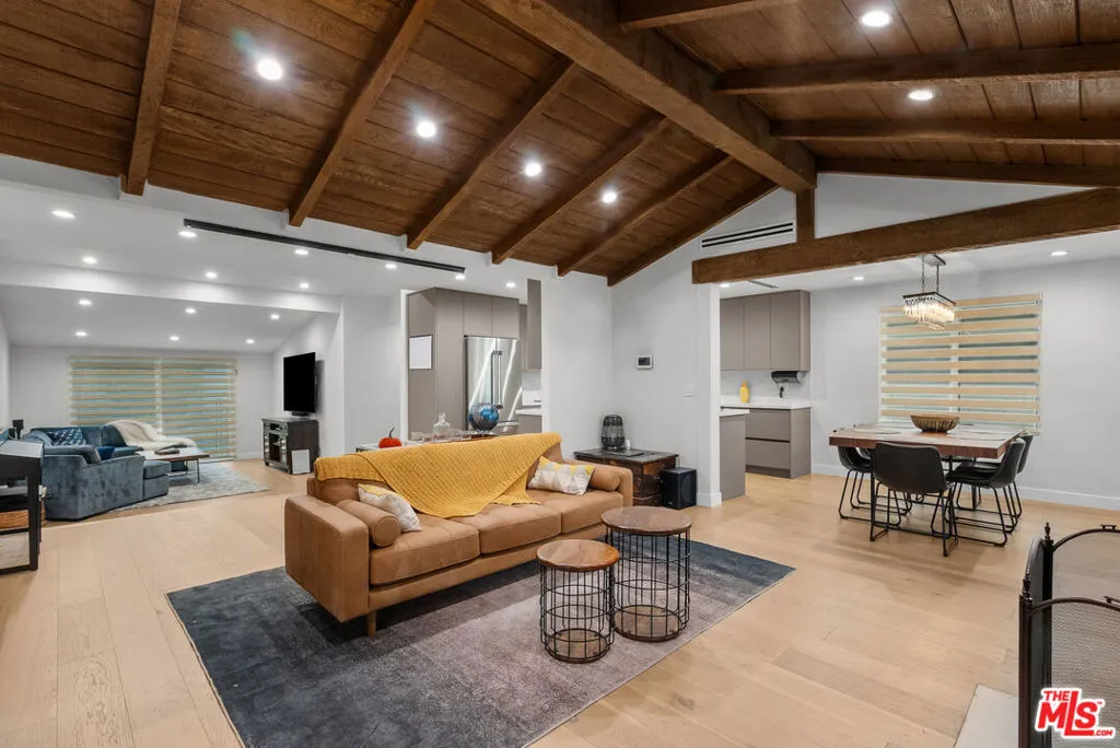 Studio City, California 91604, United States, 3 Bedrooms Bedrooms, ,3 BathroomsBathrooms,Residential,Active,136791