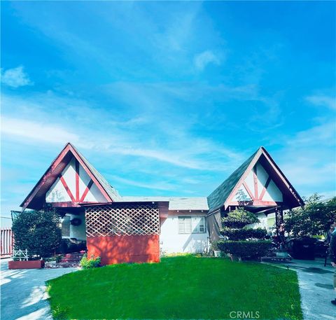 Photo of 943 W 65th St, Los Angeles, CA 90044 (MLS # TR25247060)