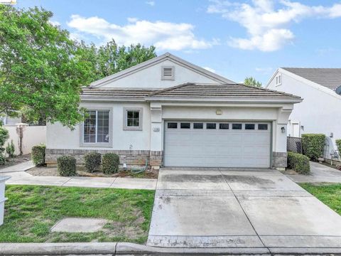 Photo of 1720 Jubilee Dr, Brentwood, CA 94513 (MLS # 41130774)