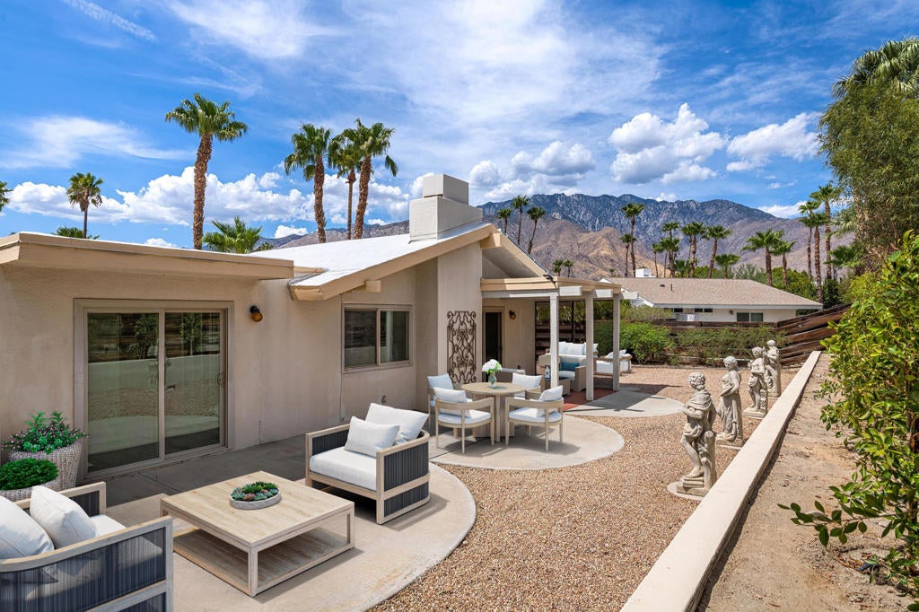 1350 E Gem Circle