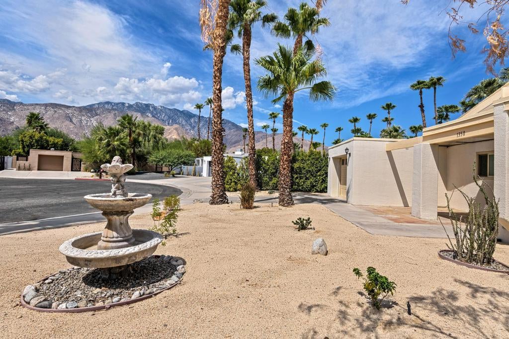 1350 E Gem Circle