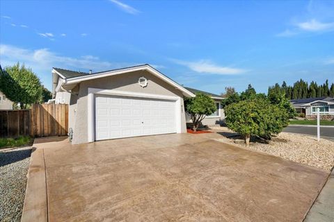 Photo of 6137 Inglewood Drive, Pleasanton, CA 94588 (MLS # ML82025916) Photo of 6137 Inglewood Drive, Pleasanton, CA 94588 (MLS # ML82025916)