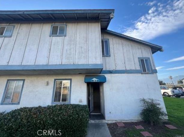 A centrally located 2 bedroom 1.5 baths CONDO in the heart of Fontana Sunset Village Gated Community. Home features a living room, ample kitchen with a laundry area, rear patio and a carport. It is in a Gated community. In addition it is close to all conveniences: School, Grocery stores, Shopping Malls, Kaiser Hospital and much more! The master bedroom is extremely spacious with a balcony and a walk-in closet. This condo is a townhome style in where there is no one under your home and no one is above. This is also an END UNIT!! This is a must see!!