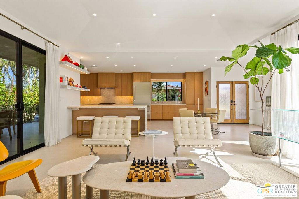 2264 Oakcrest Drive